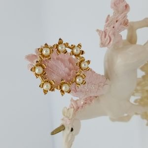 Vintage gold tone and faux pearl pin